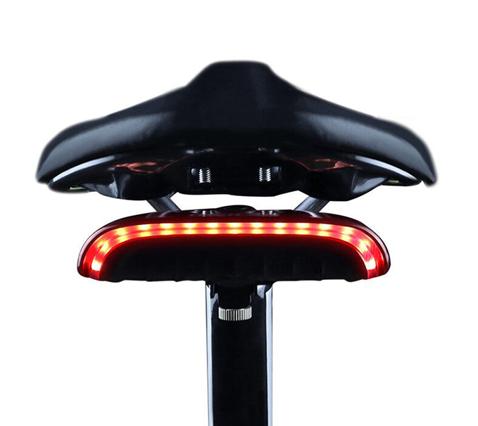 Luz trasera inteligente para bicicleta con intermitentes, nueva luz trasera  LED 2022 inalámbrica con control remoto para bicicleta parpadeantes IPX4